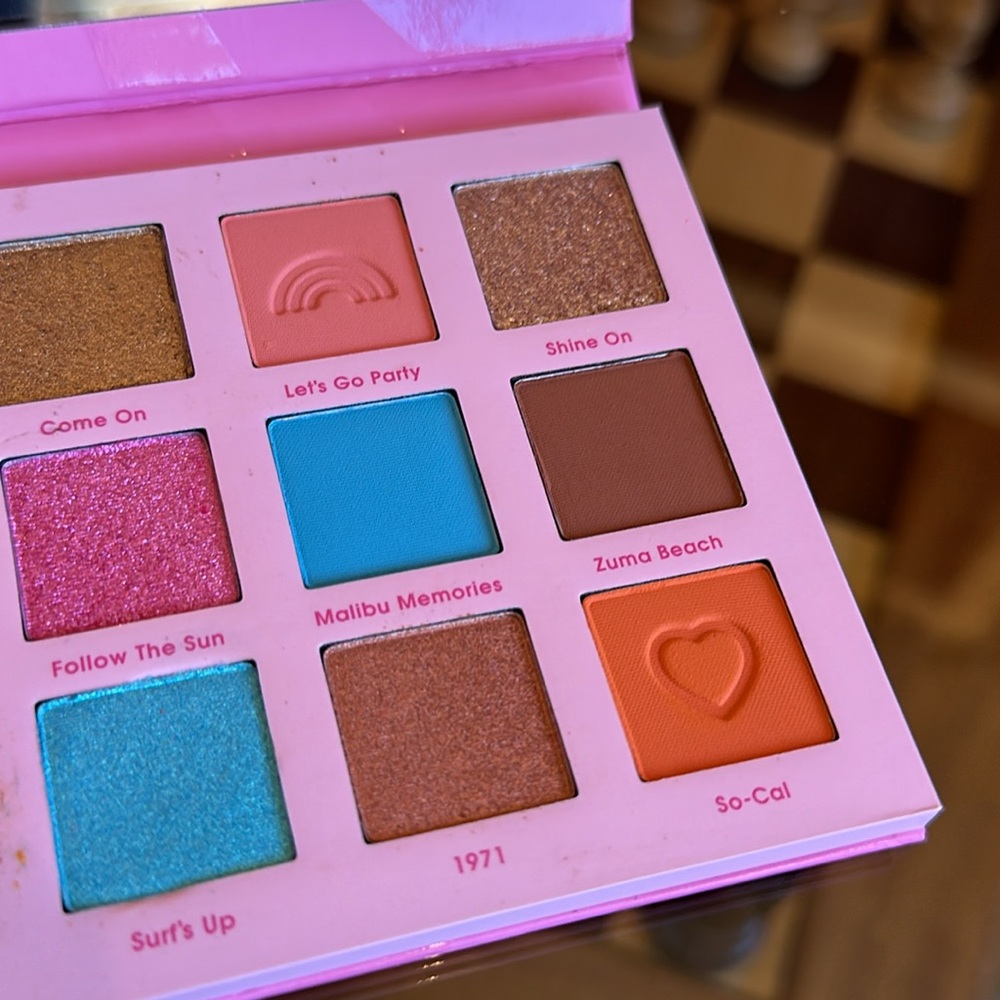BARBIE COLOURPOP PRESSED POWDER PALETTE MALIBU BARBIE NEW IN BOX - Picture 5 of 5